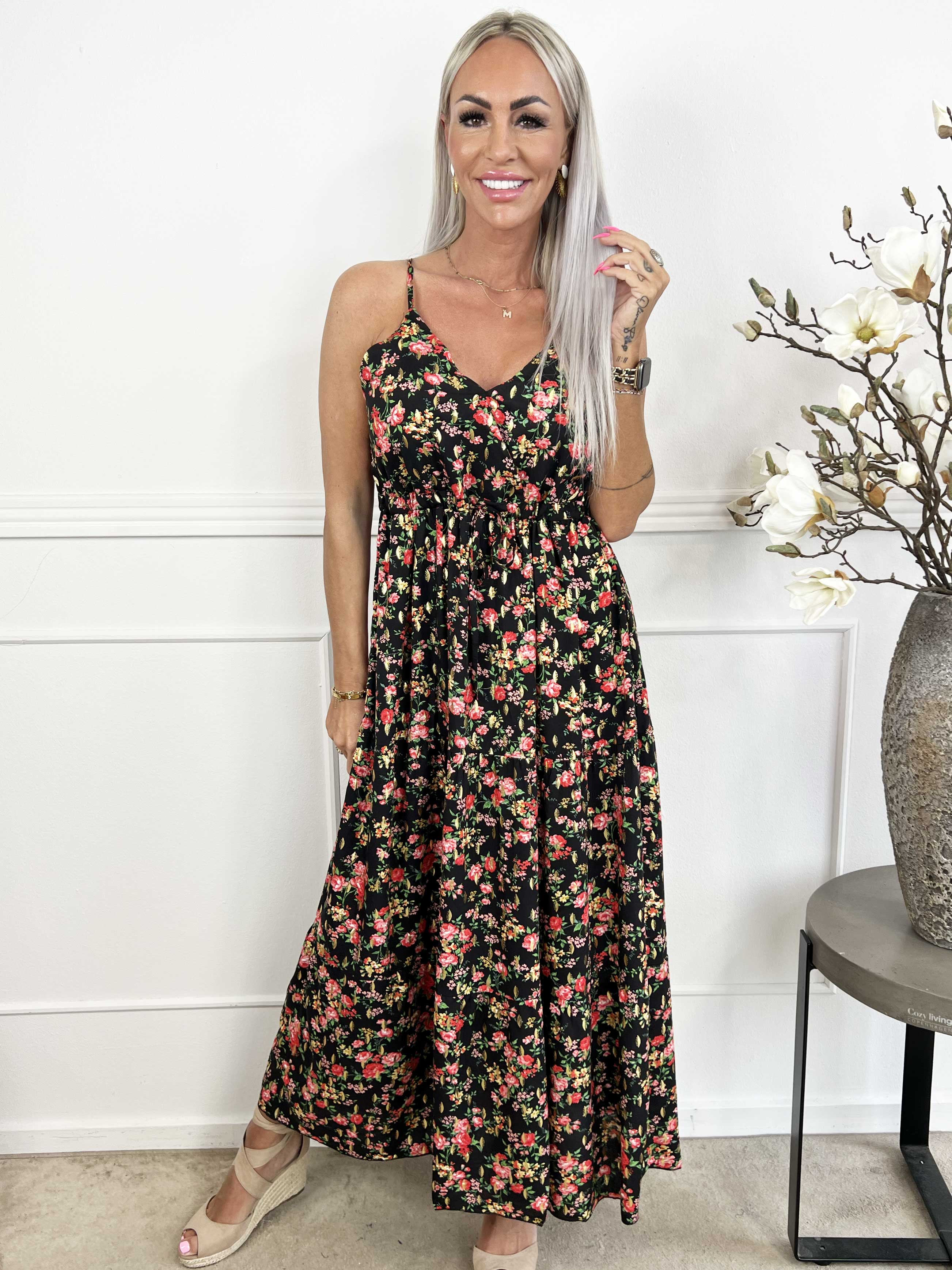 Lucie Rose - Klänning med band i viskos, rosmotiv och v-ringning